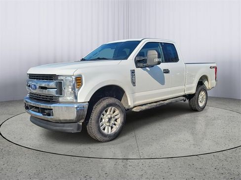 Used 2019 Ford F350 XLT image 4