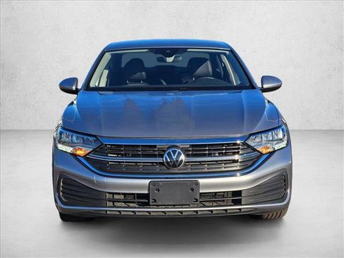 Used 2024 Volkswagen Jetta SE image 2
