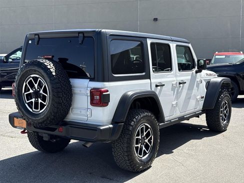 Used 2025 Jeep Wrangler Unlimited Rubicon AWD/4WD image 3