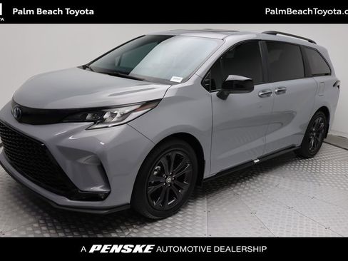 Used 2025 Toyota Sienna XSE w/ XSE Plus Package FWD image 1