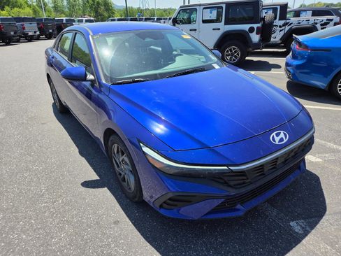Used 2024 Hyundai Elantra SEL FWD image 3