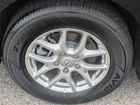 Used 2026 Chrysler Pacifica Select image 12