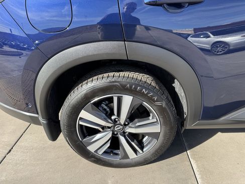 Used 2024 Nissan Rogue SL w/ SL Premium Package image 15