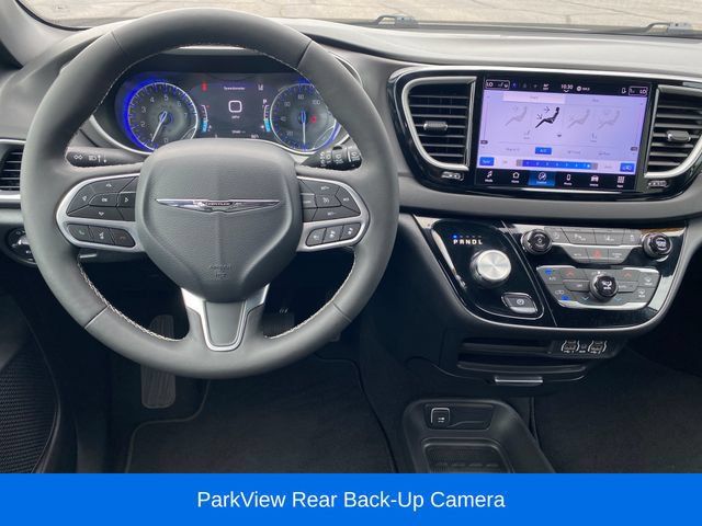 Used 2025 Chrysler Pacifica Select FWD image 7