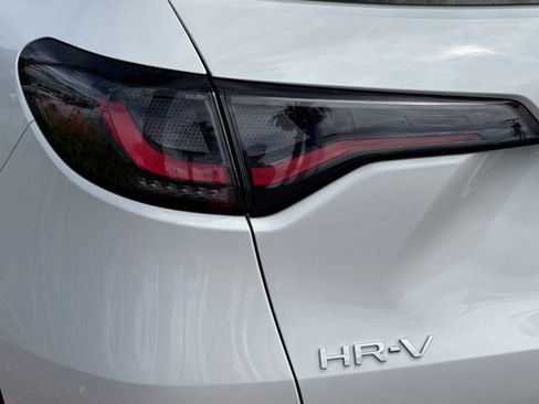 Used 2023 Honda HR-V LX image 12