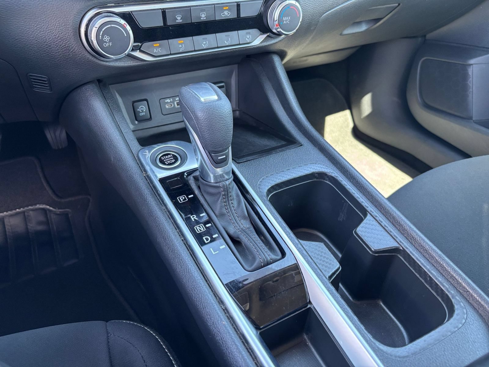 Used 2025 Nissan Sentra SV FWD image 39