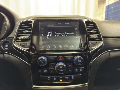 Used 2020 Jeep Grand Cherokee Limited w/ Luxury Group II image 22