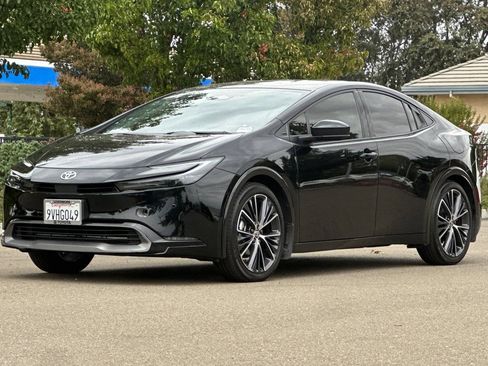 Used 2026 Toyota Prius LE FWD image 8