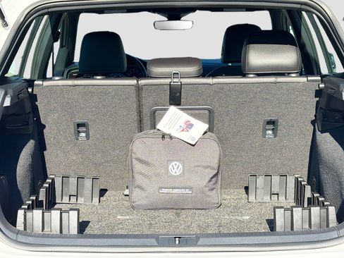 Used 2018 Volkswagen Golf R 4-Door image 12