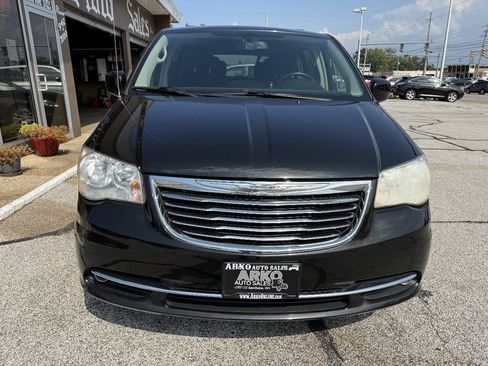 Used 2011 Chrysler Town & Country Touring w/ Entertainment Group #1 FWD image 3