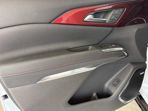 New 2026 Chevrolet Traverse RS w/ LPO, Floor Liner Package FWD image 9
