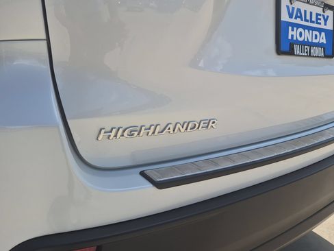 Used 2018 Toyota Highlander XLE AWD/4WD image 31