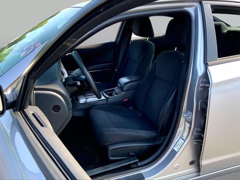Used 2014 Dodge Charger SE RWD image 8