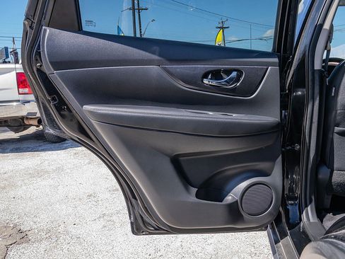 Used 2019 Nissan Rogue SV image 11