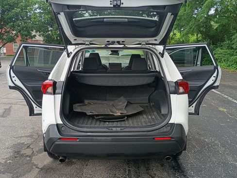 Used 2022 Toyota RAV4 LE AWD/4WD image 14