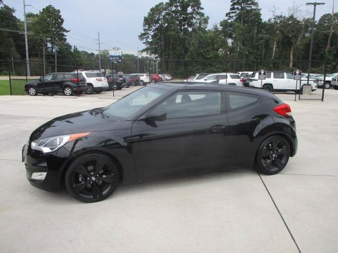 Used 2017 Hyundai Veloster Value Edition FWD image 7