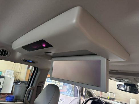 Used 2020 Toyota Sienna XLE Premium w/ Carpet Mat Package image 16