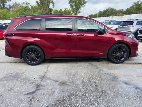 Used 2021 Toyota Sienna XSE w/ XSE Plus Package FWD image 6