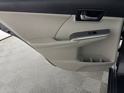 Used 2014 Toyota Camry XLE image 12
