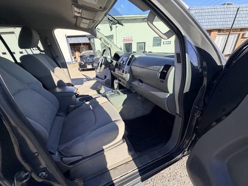 Used 2012 Nissan Frontier SV image 60