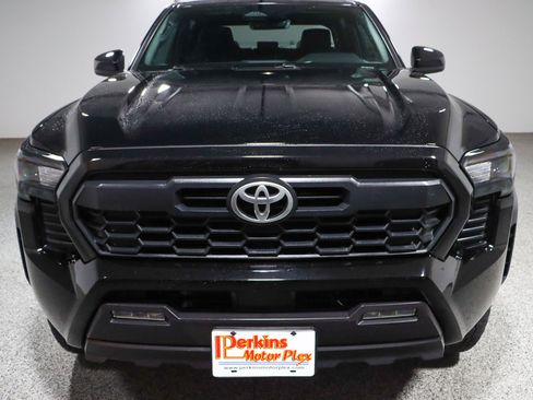 Used 2024 Toyota Tacoma TRD Off-Road AWD/4WD image 4