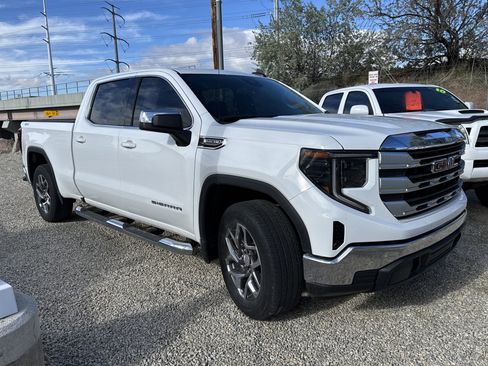 Used 2024 GMC Sierra 1500 SLE w/ Preferred Package image 2