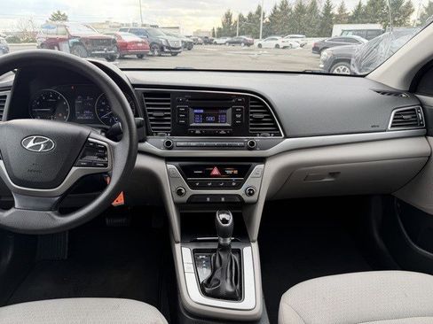 Used 2017 Hyundai Elantra SE image 17