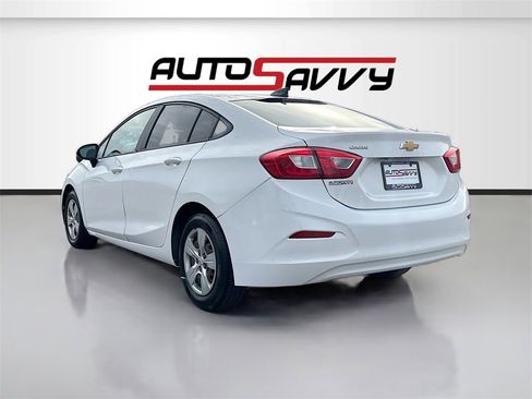 Used 2018 Chevrolet Cruze LS image 5