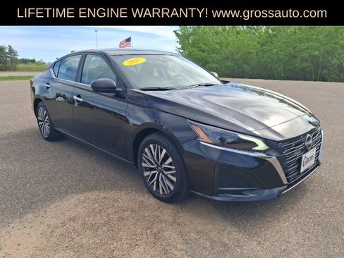 Used 2025 Nissan Altima 2.5 SV FWD image 2