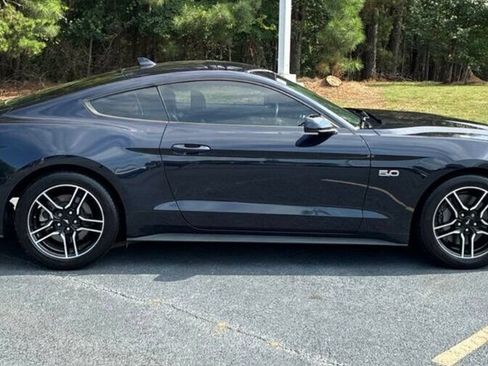 Used 2021 Ford Mustang GT Premium RWD image 5