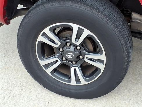 Used 2016 Toyota Tacoma TRD Sport image 10