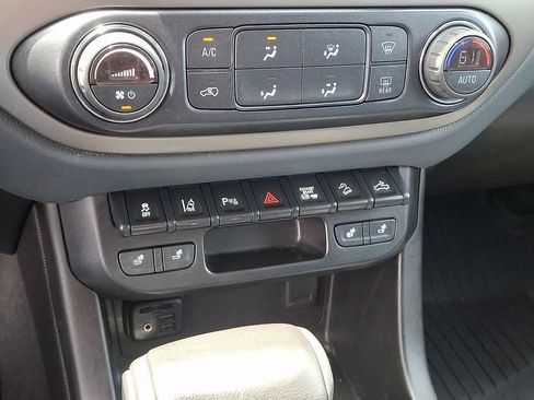 Used 2021 Chevrolet Colorado Z71 w/ Safety Package AWD/4WD image 15