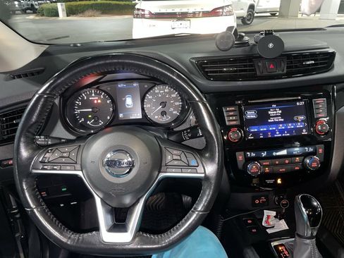 Used 2019 Nissan Rogue Sport SV w/ Technology Package image 6