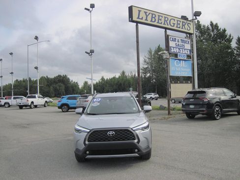 Used 2023 Toyota Corolla Cross XLE AWD/4WD image 1