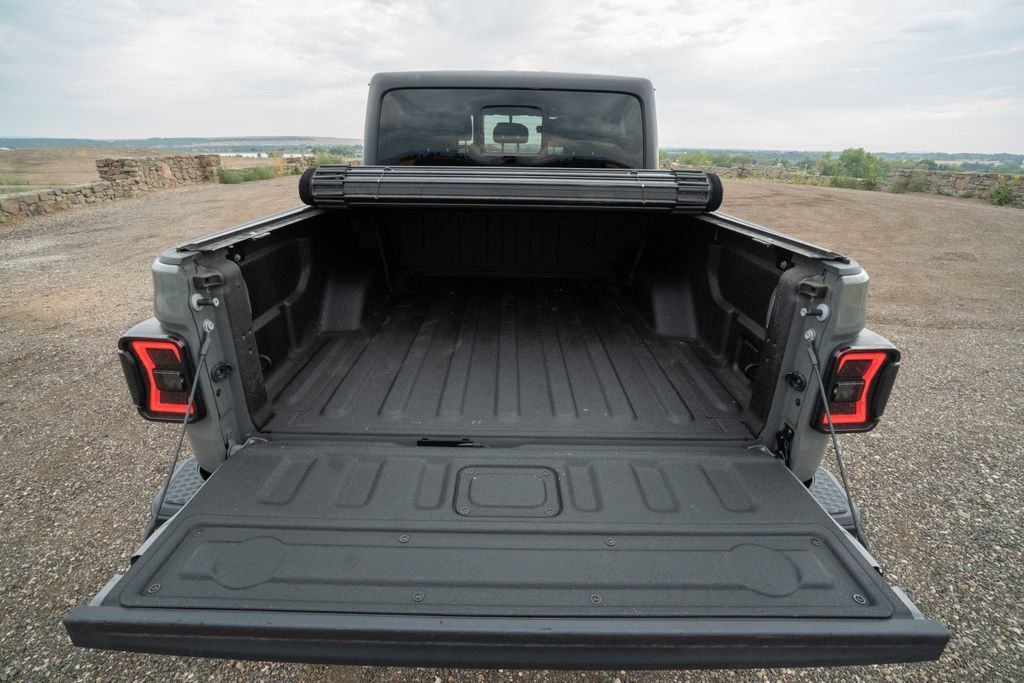Used 2022 Jeep Gladiator Sport AWD/4WD image 23