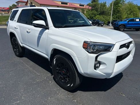 Used 2022 Toyota 4Runner SR5 Premium w/ Moonroof Package AWD/4WD image 3