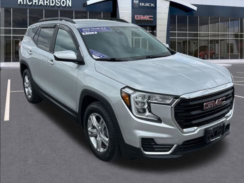 Used 2022 GMC Terrain SLE w/ Driver Convenience Package AWD/4WD image 3