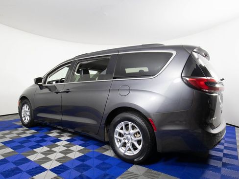 Used 2022 Chrysler Pacifica Touring-L image 7
