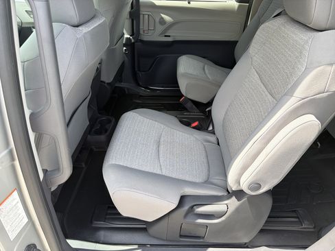 Certified 2022 Toyota Sienna LE FWD image 31