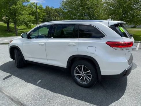 Certified 2019 Toyota Highlander XLE AWD/4WD image 6