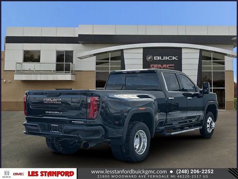 Used 2024 GMC Sierra 3500 Denali image 6