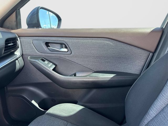 Used 2021 Nissan Rogue SV FWD image 23