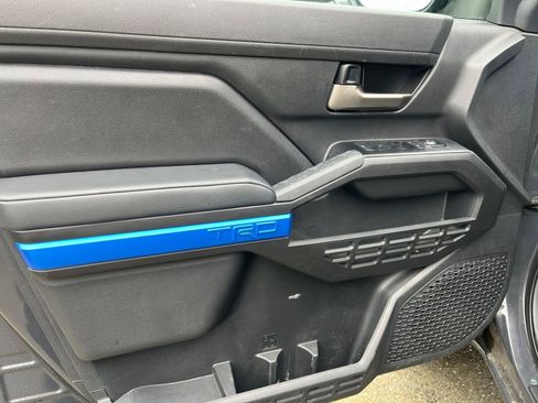 Used 2025 Toyota Tacoma TRD Off-Road image 18