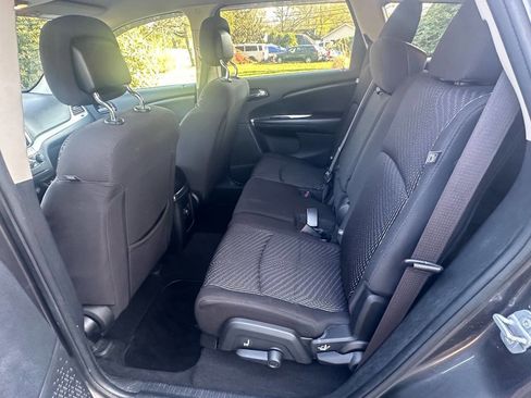 Used 2015 Dodge Journey SXT w/ Flexible Seating Group image 12