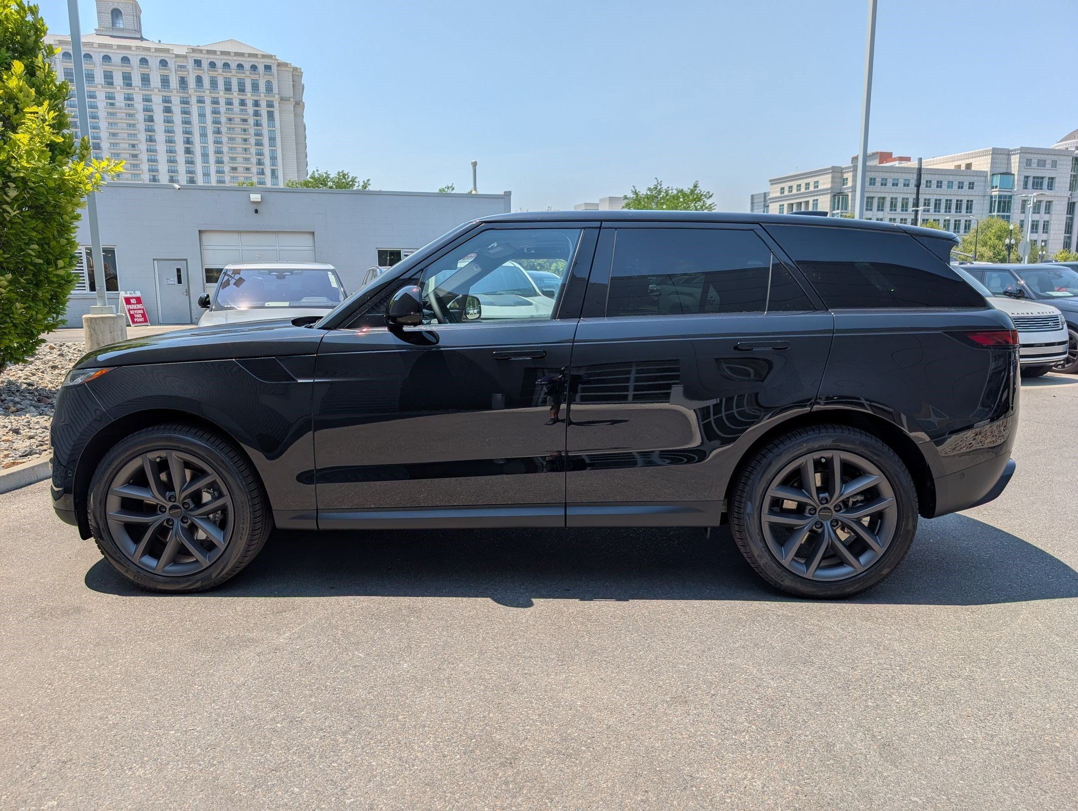 New 2026 Land Rover Range Rover Sport SE AWD/4WD image 8