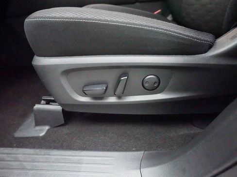 Certified 2024 Nissan Pathfinder SV image 28