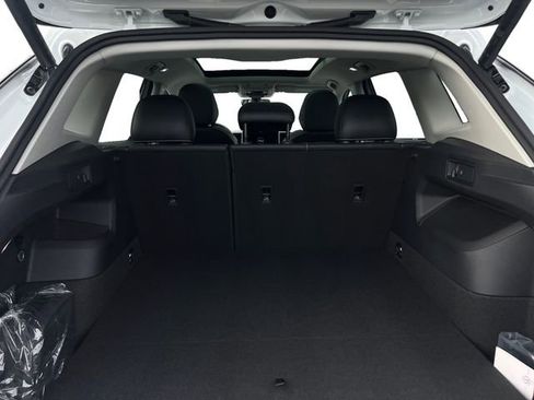 New 2025 Volkswagen Tiguan SE image 25