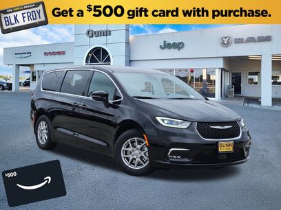 New 2026 Chrysler Pacifica Select