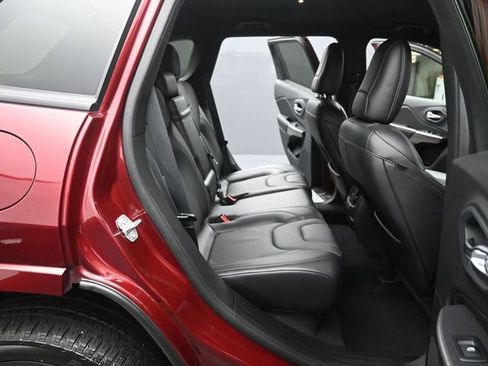 Used 2019 Jeep Cherokee High Altitude image 23