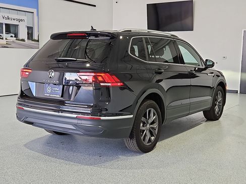 Certified 2023 Volkswagen Tiguan SE FWD image 8